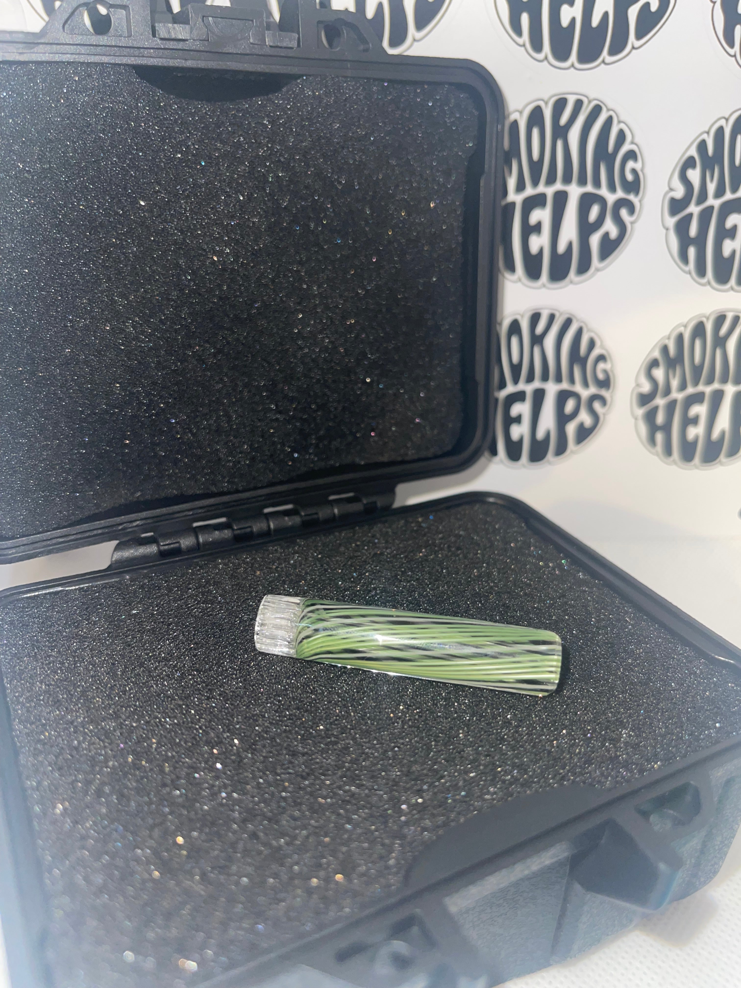Sabai Glass Tip Dark Green and Black Green Vertical Wave Rettichello Pattern