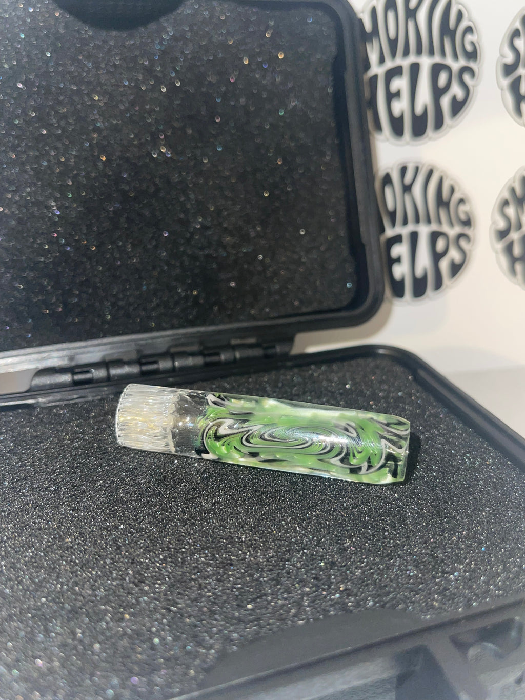 Sabai Glass Tip Dark Green and Black Green Horizontal Wave Rettichello Pattern