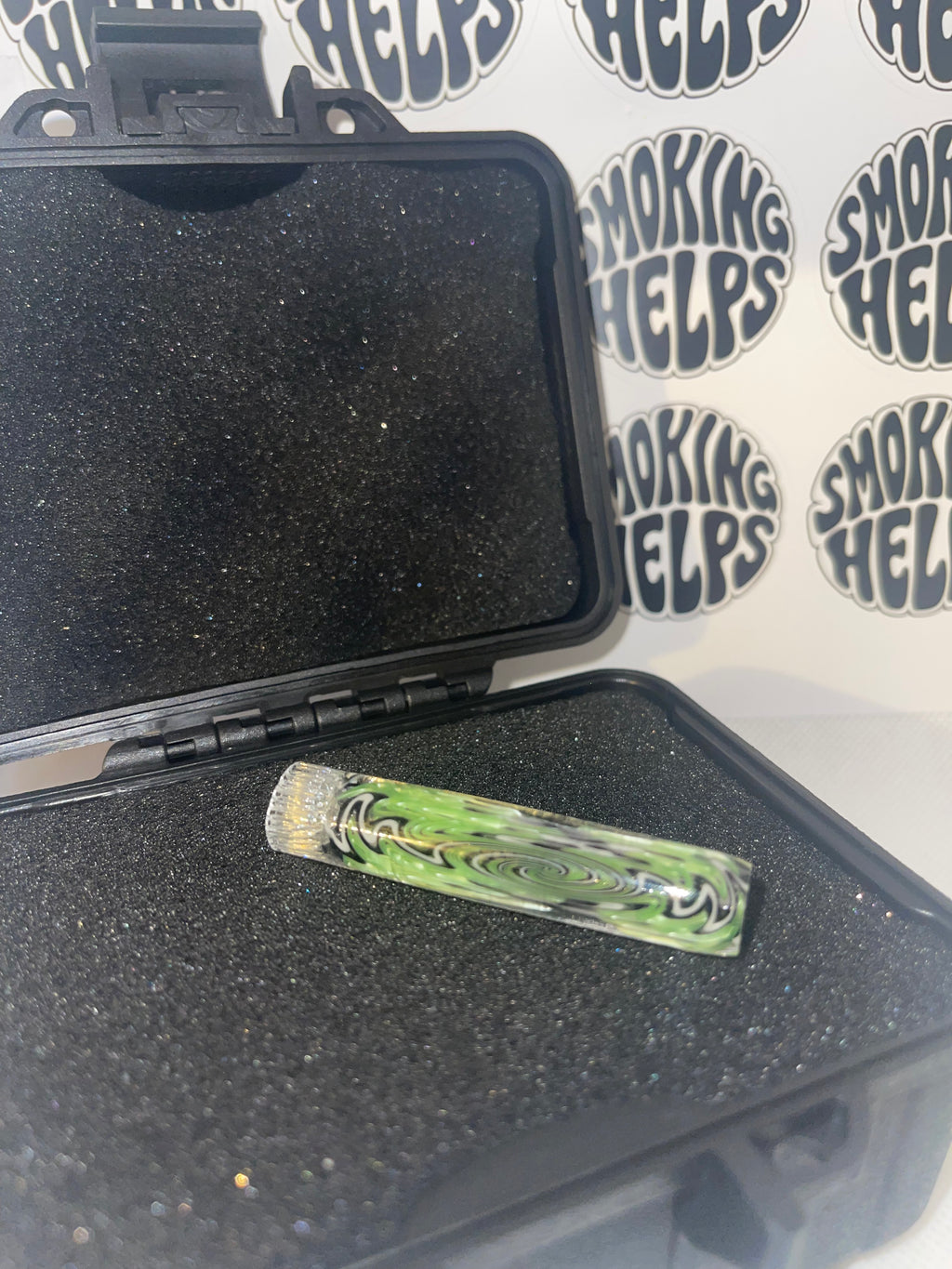Sabai Glass Tip Dark Green and Black Green Horizontal Wave Rettichello Pattern