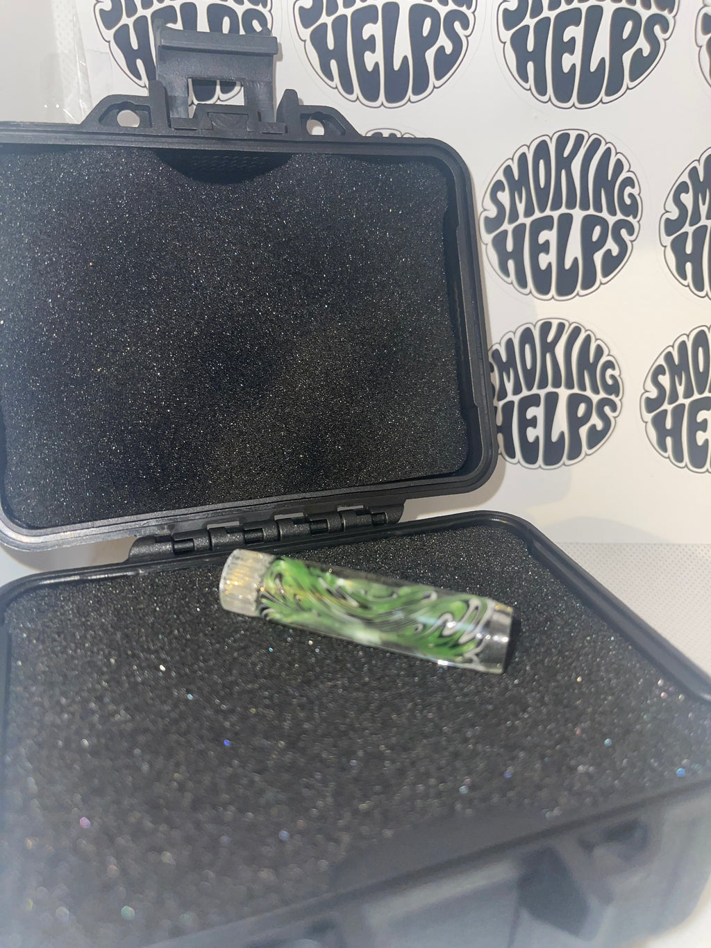 Sabai Glass Tip Dark Green and Black Green Horizontal Wave Rettichello Pattern