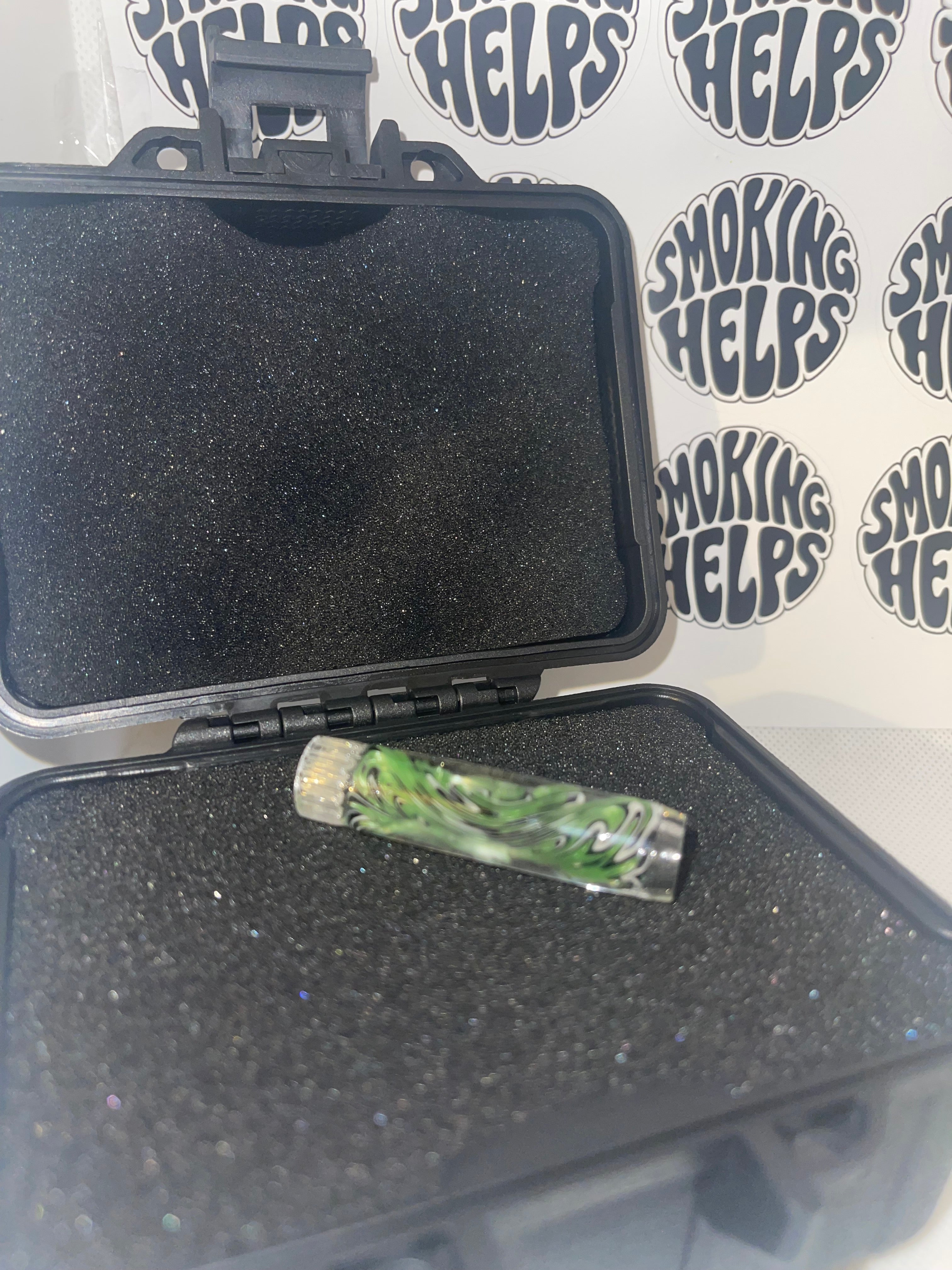 Sabai Glass Tip Dark Green and Black Green Horizontal Wave Rettichello Pattern