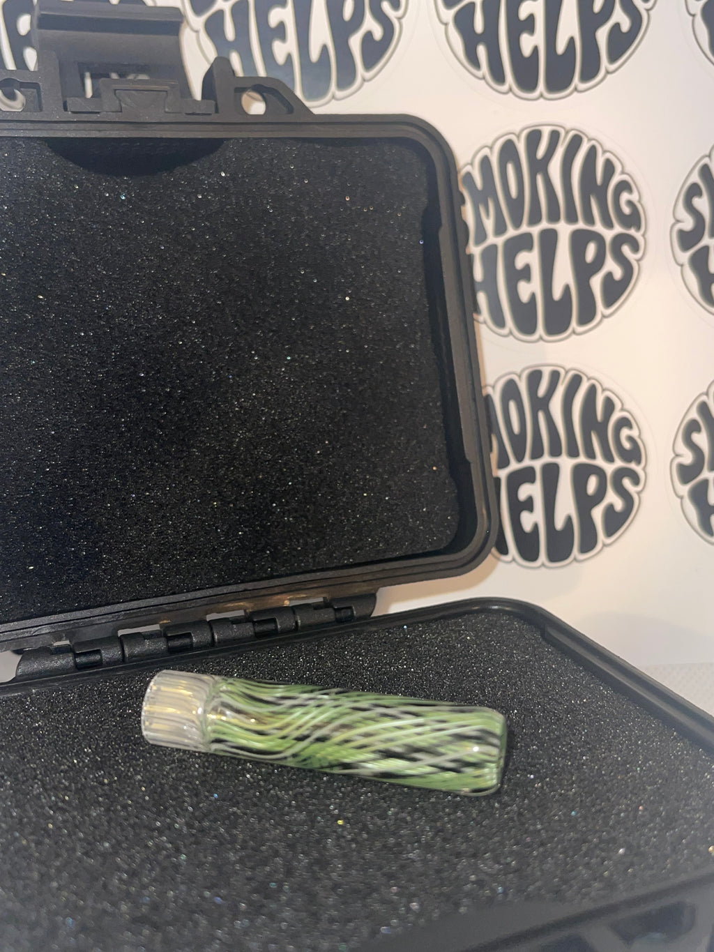 Sabai Glass Tip Dark Green and Black Green Vertical Wave Rettichello Pattern