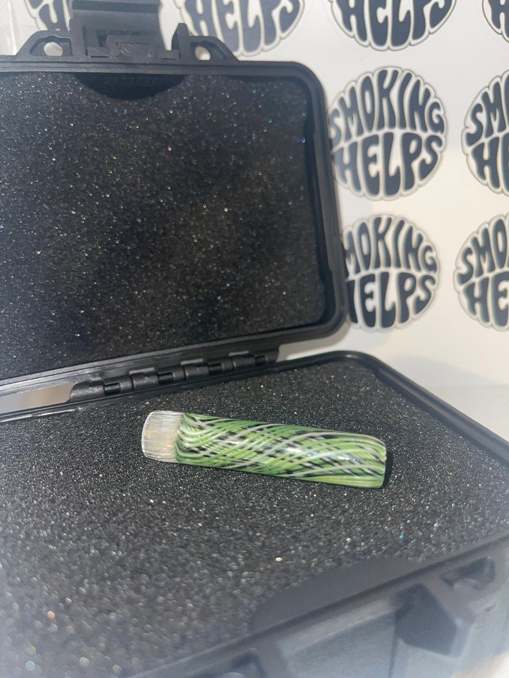 Sabai Glass Tip Dark Green and Black Green Vertical Wave Rettichello Pattern