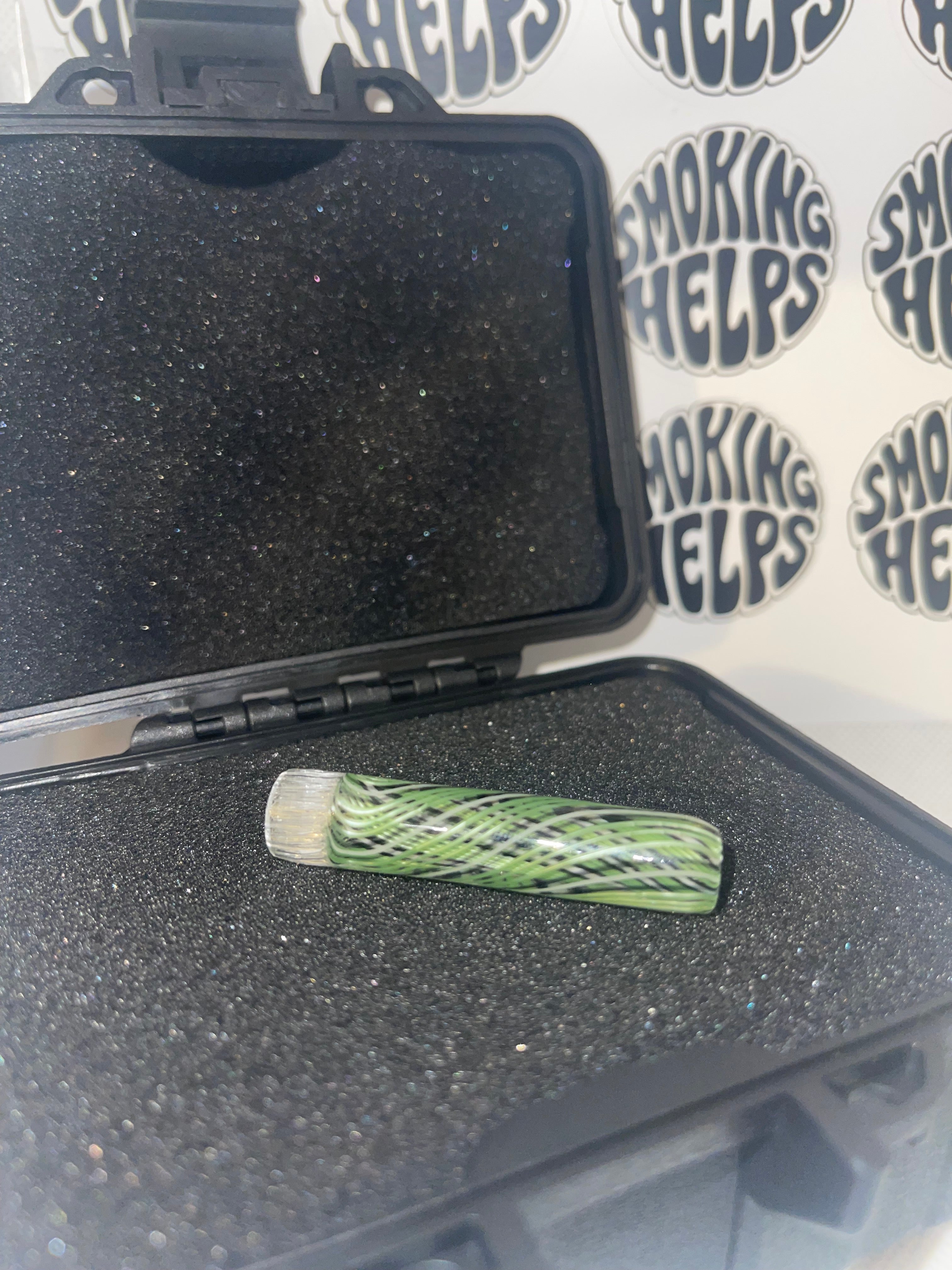 Sabai Glass Tip Dark Green and Black Green Vertical Wave Rettichello Pattern