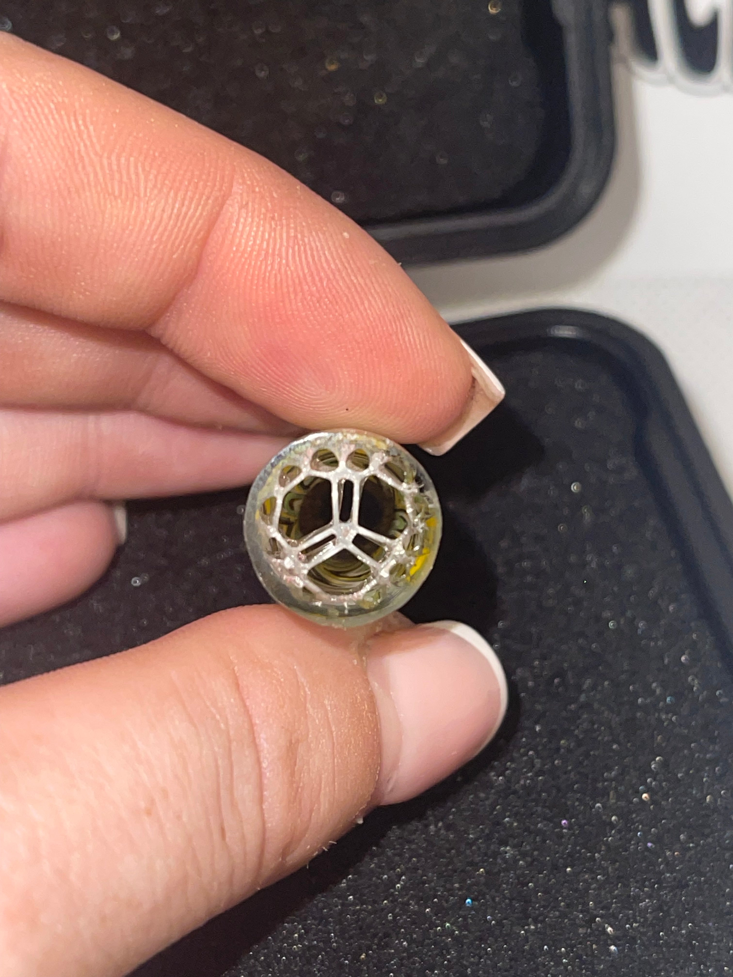 Sabai Glass Tip Light Green and Yellow Wave Rettichello Pattern