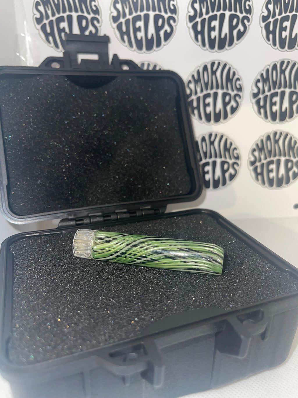 Sabai Glass Tip Dark Green and Black Green Vertical Wave Rettichello Pattern
