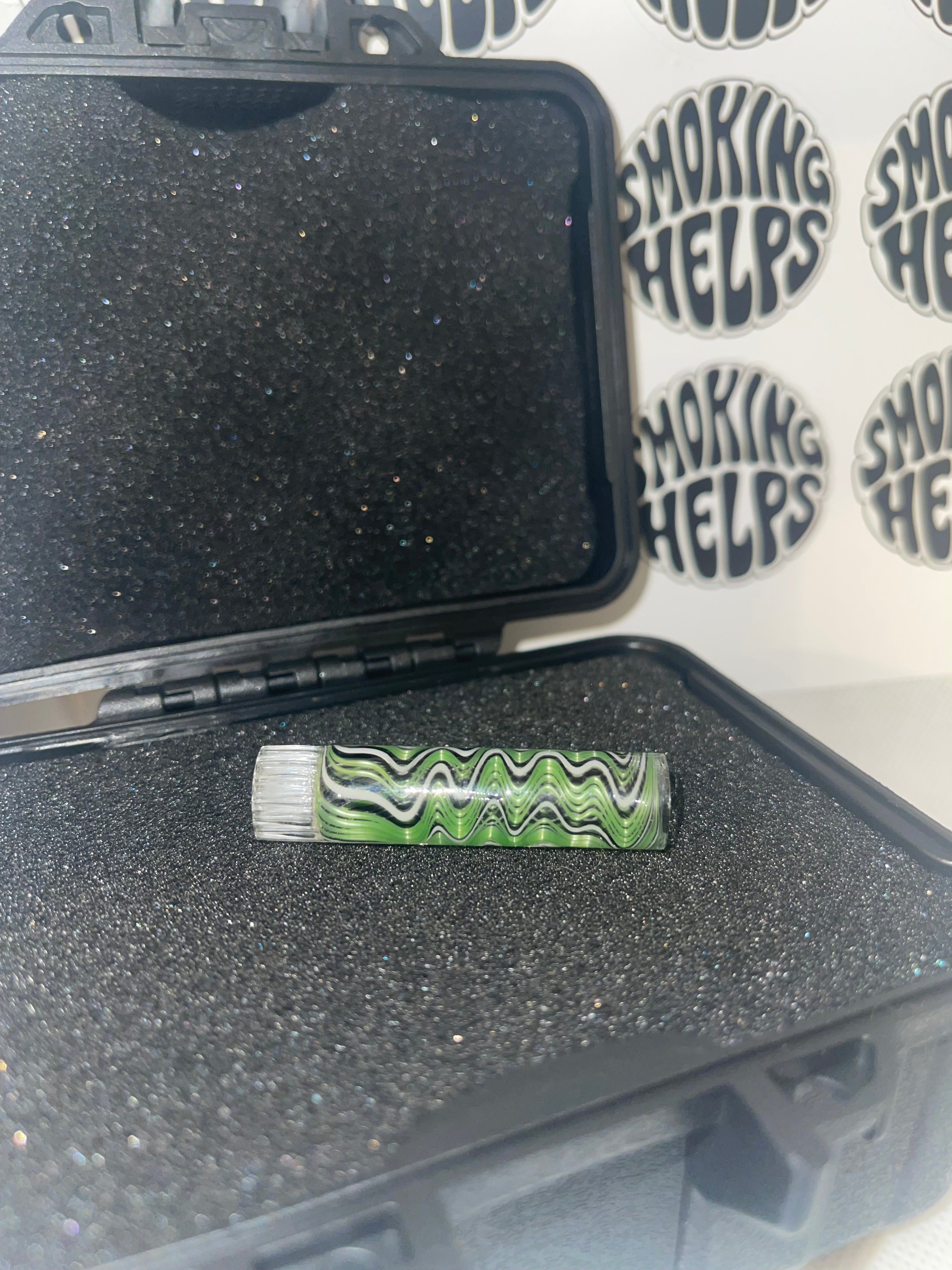 Sabai Glass Tip Dark Green and Black Green Vertical Wave Rettichello Pattern