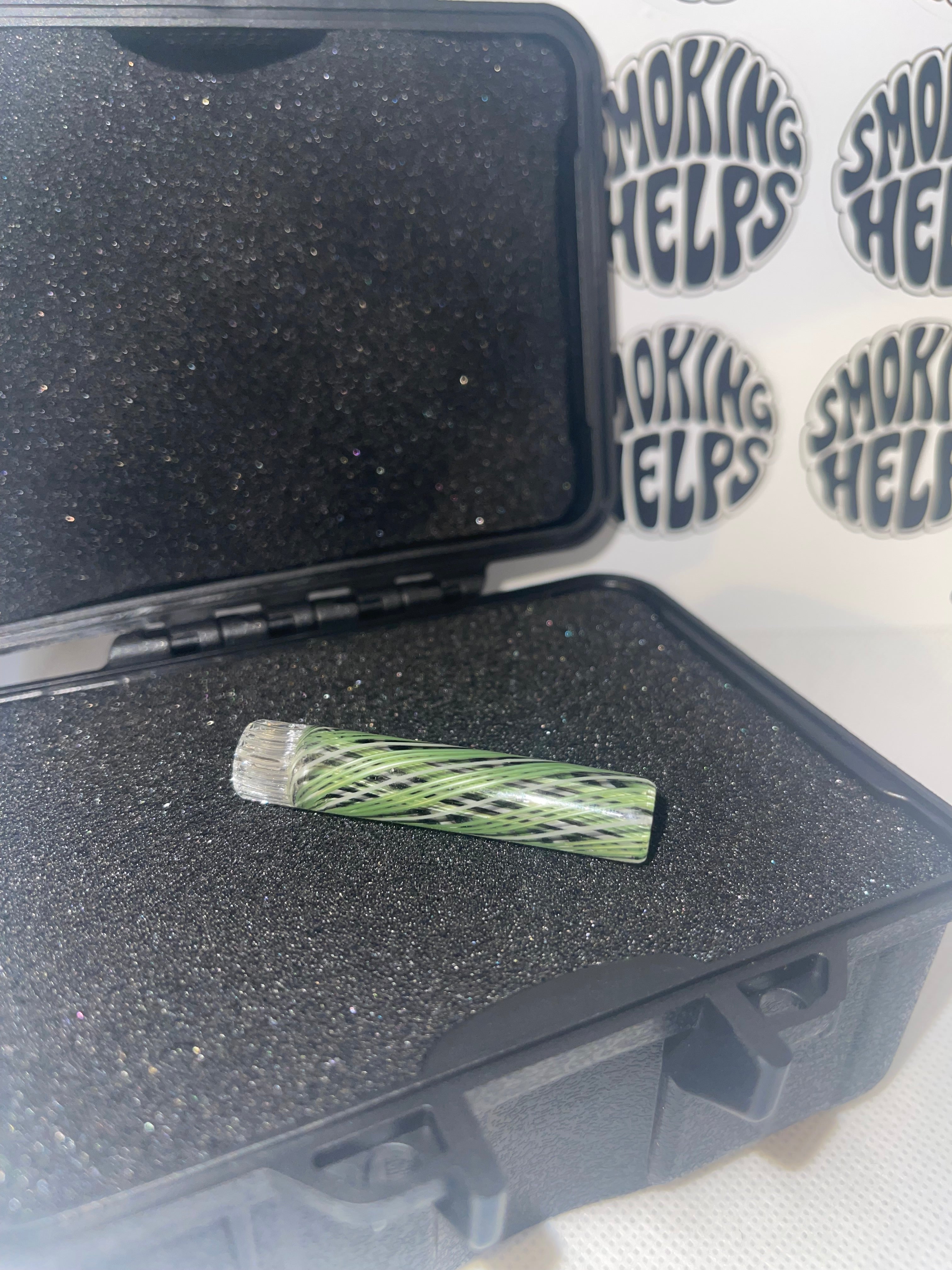 Sabai Glass Tip Dark Green and Black Green Vertical Wave Rettichello Pattern