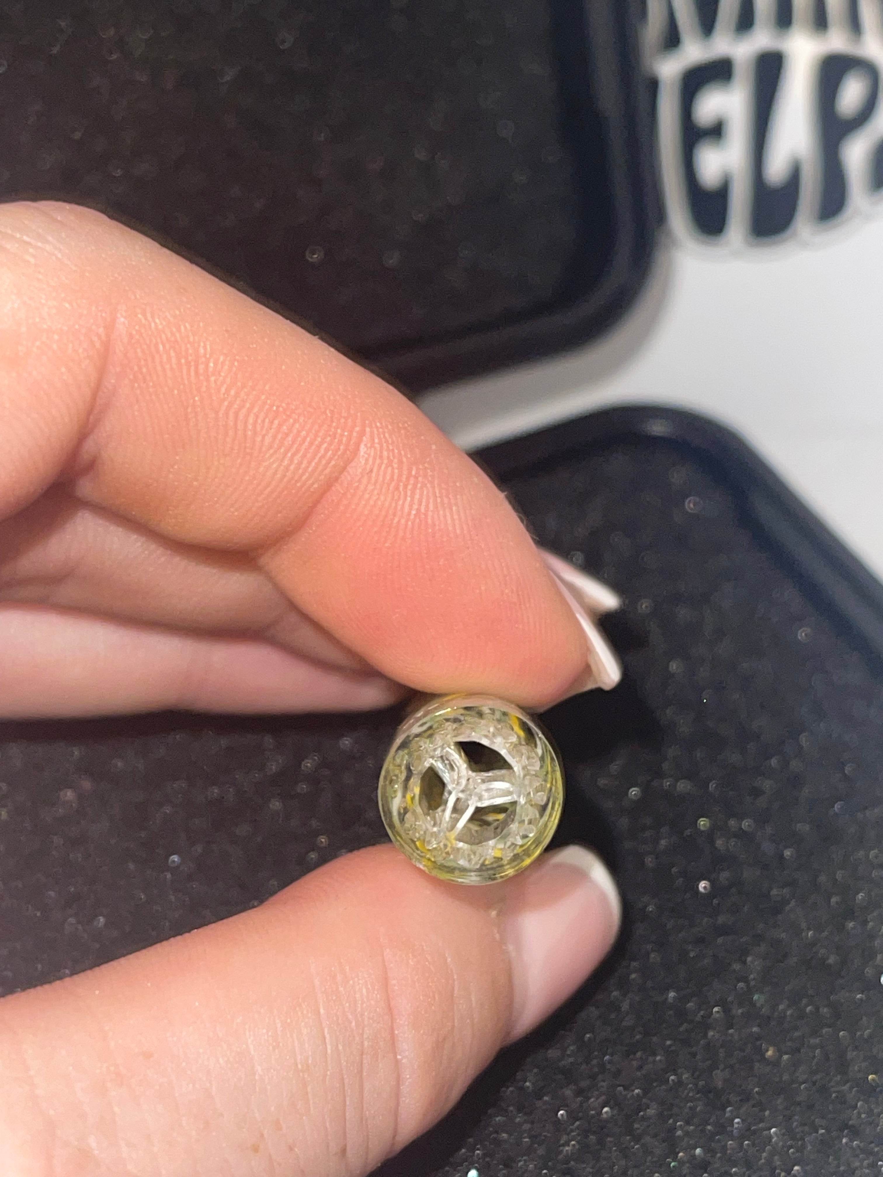Sabai Glass Tip Light Green and Yellow Wave Rettichello Pattern