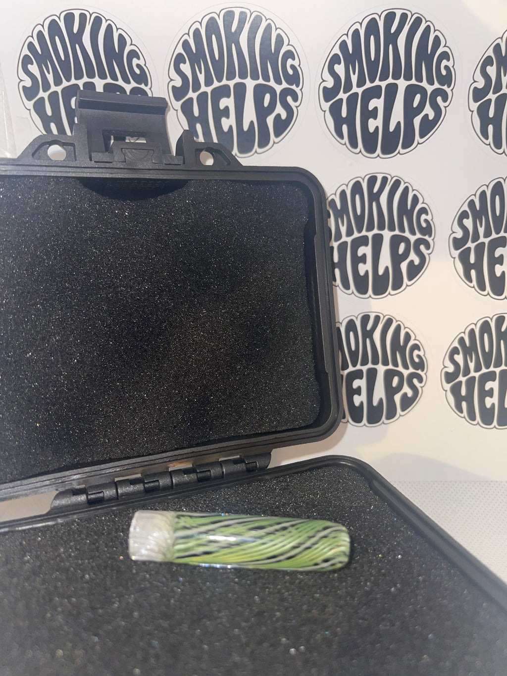 Sabai Glass Tip Dark Green and Black Green Vertical Wave Rettichello Pattern