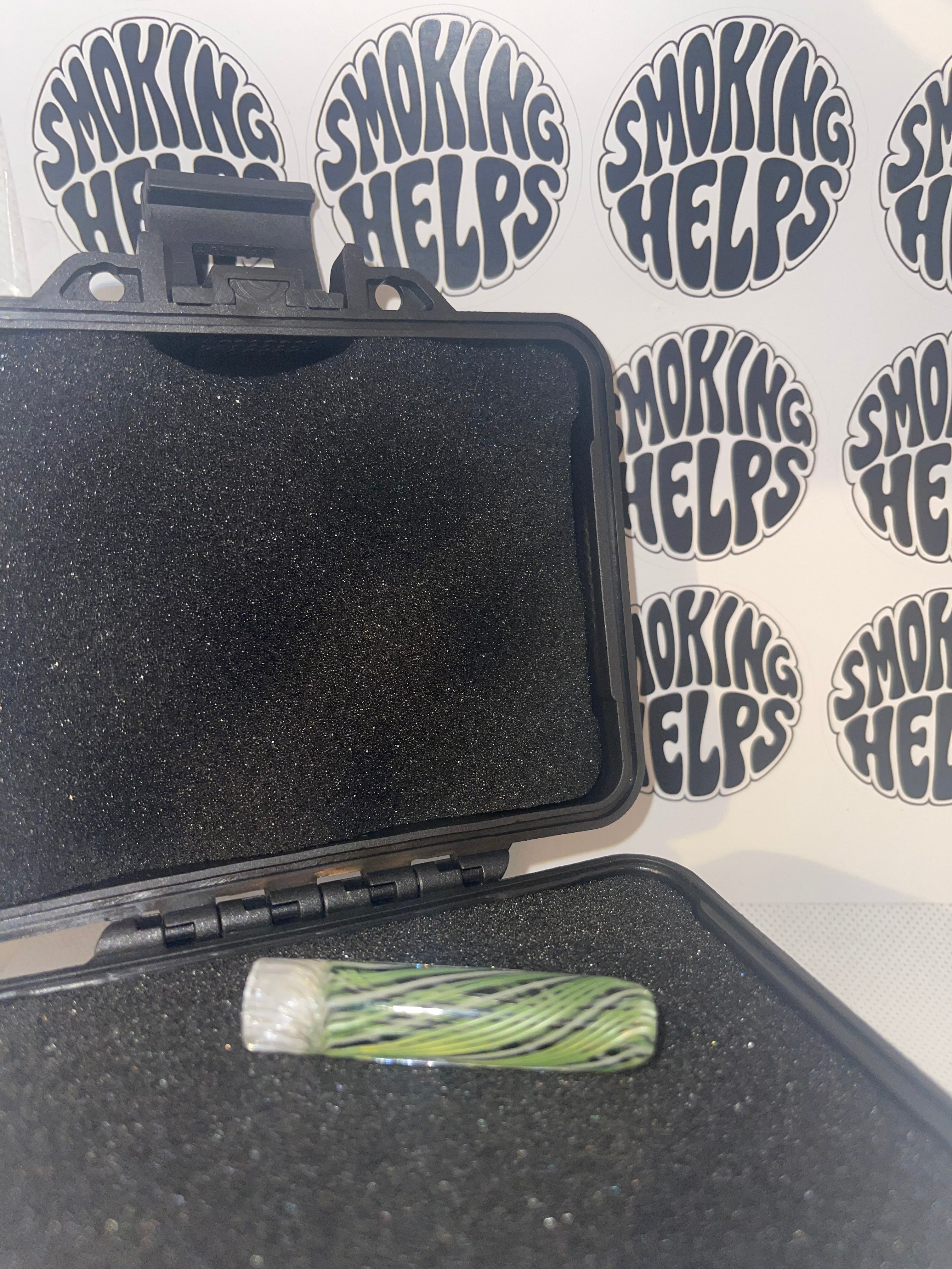 Sabai Glass Tip Dark Green and Black Green Vertical Wave Rettichello Pattern