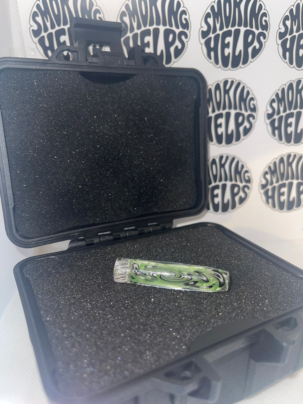Sabai Glass Tip Dark Green and Black Green Horizontal Wave Rettichello Pattern