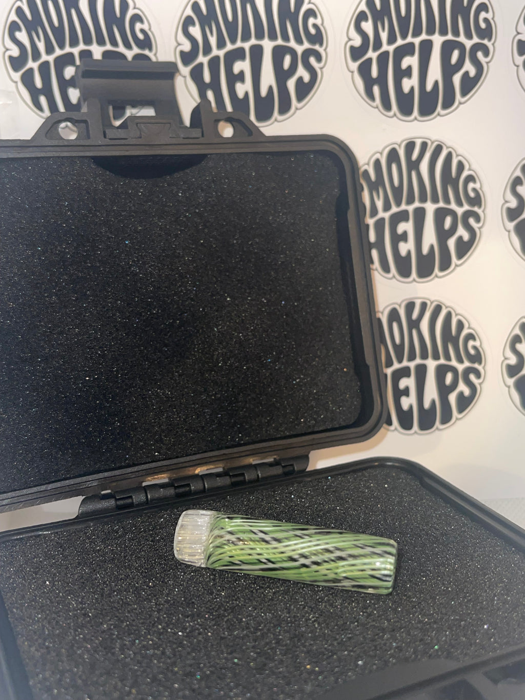 Sabai Glass Tip Dark Green and Black Green Vertical Wave Rettichello Pattern