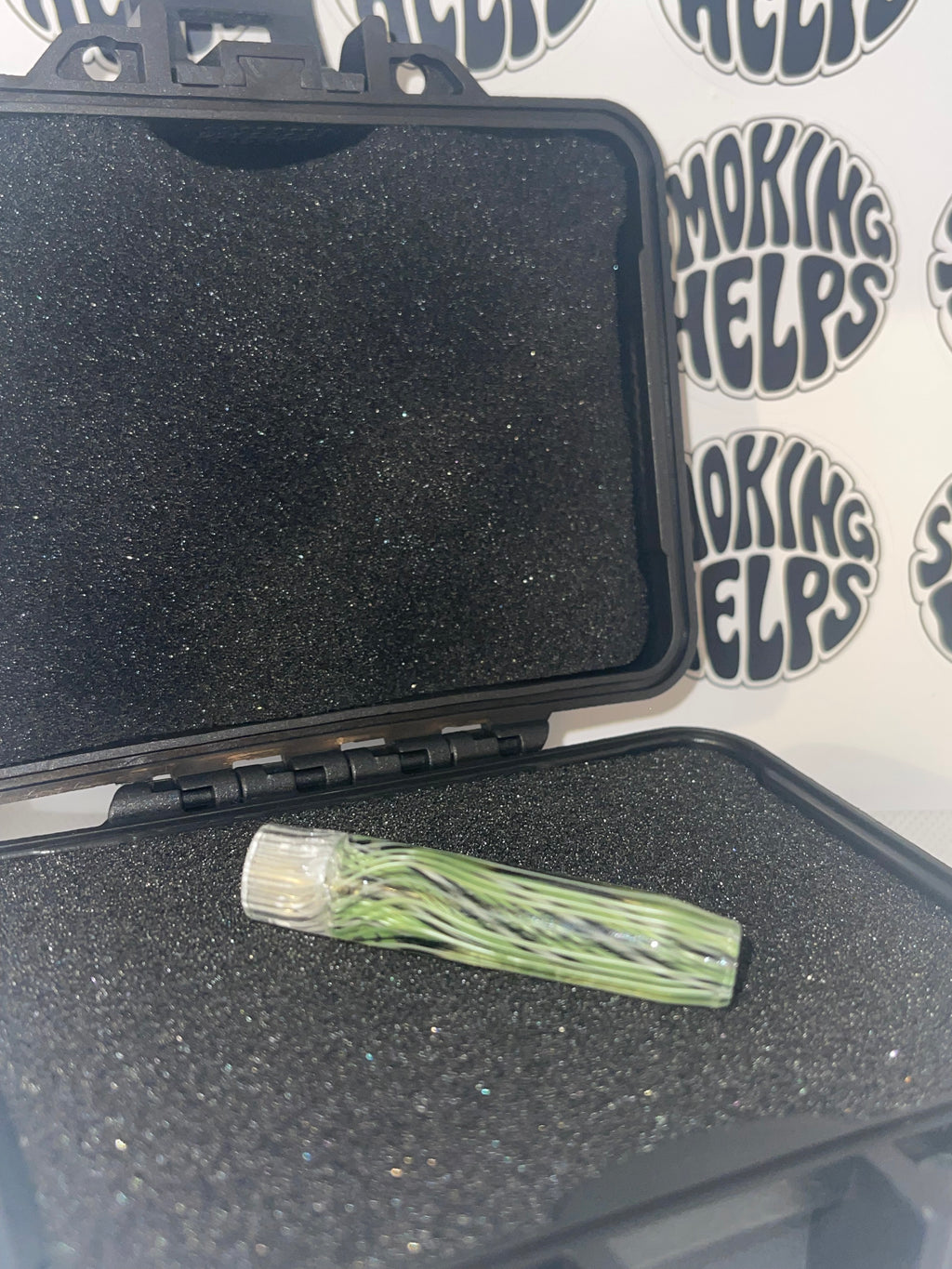 Sabai Glass Tip Dark Green and Black Green Vertical Wave Rettichello Pattern