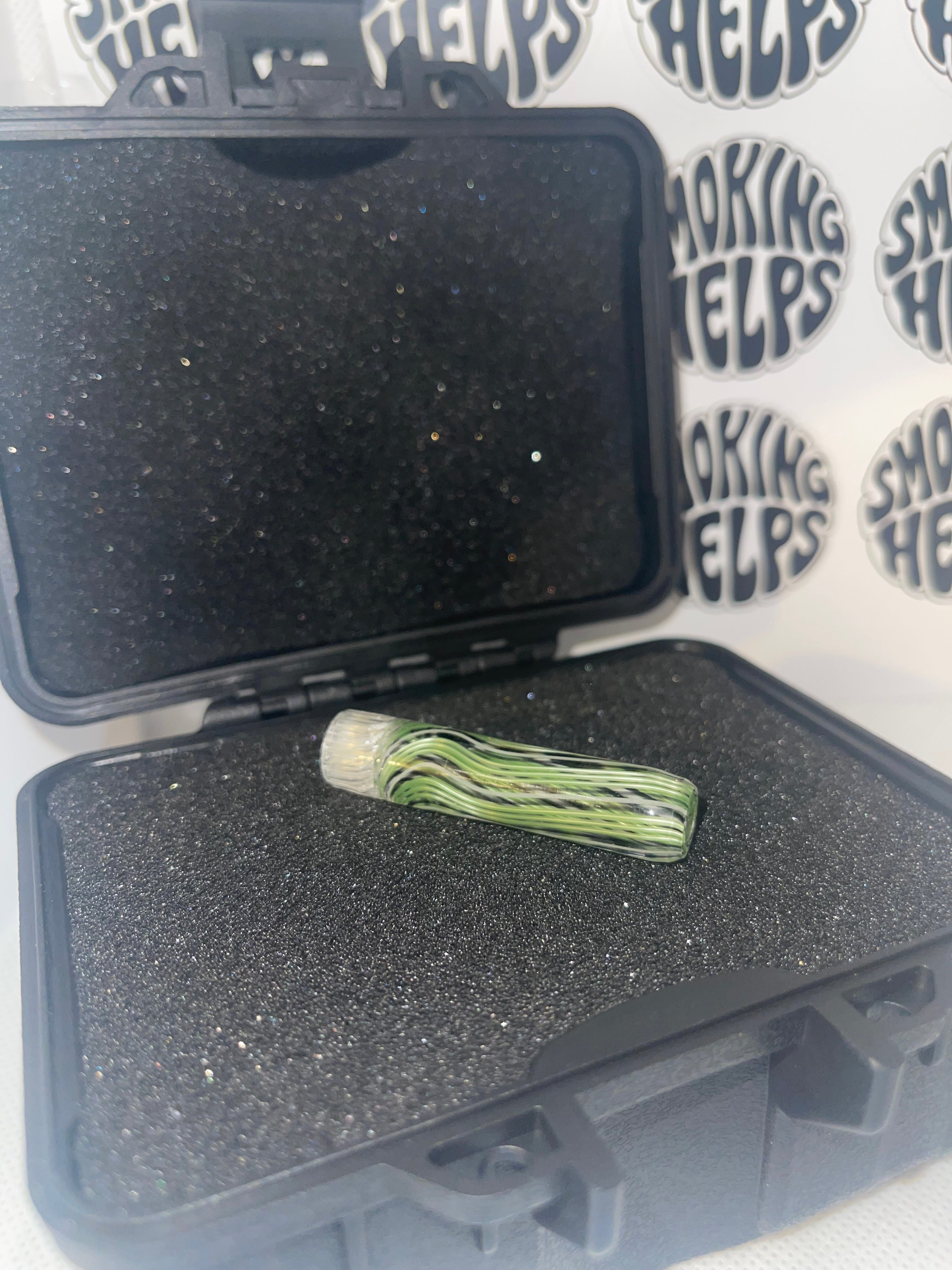 Sabai Glass Tip Dark Green and Black Green Vertical Wave Rettichello Pattern