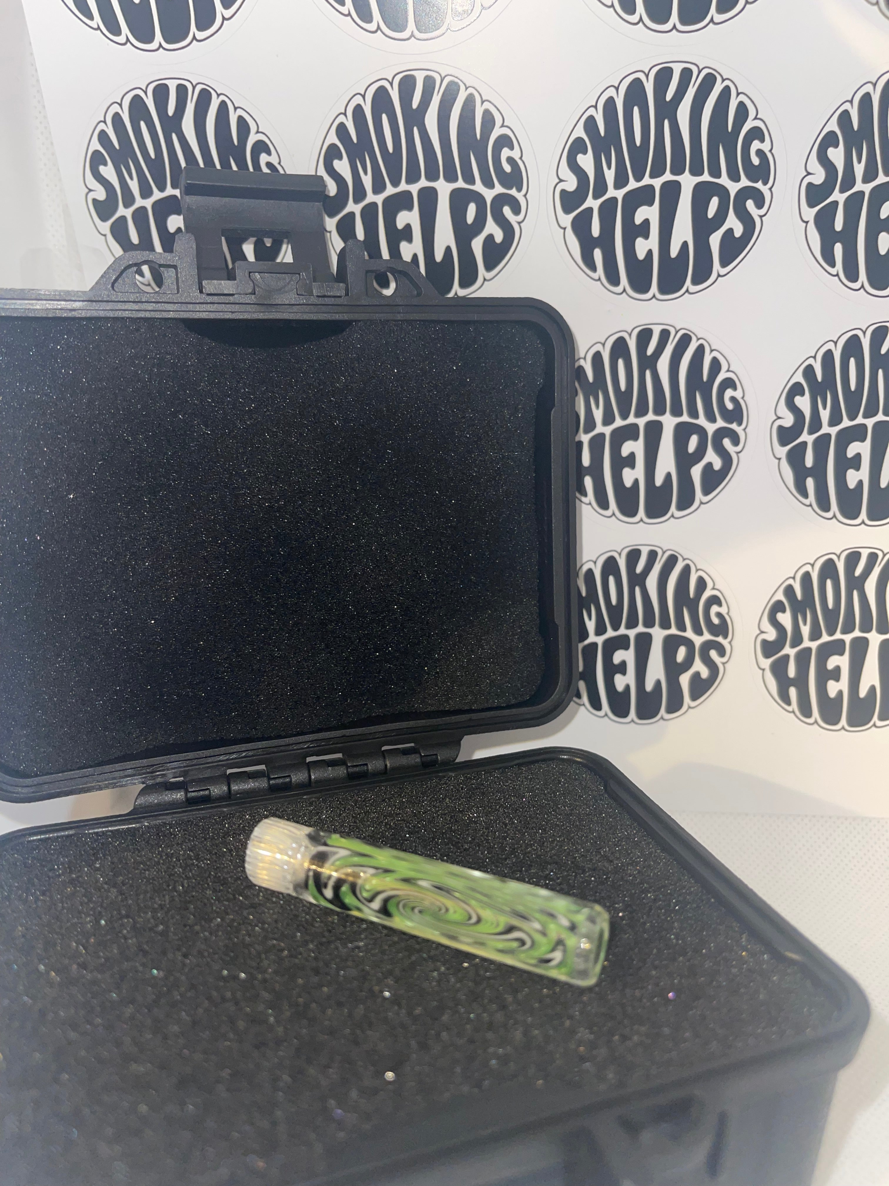 Sabai Glass Tip Dark Green and Black Green Horizontal Wave Rettichello Pattern