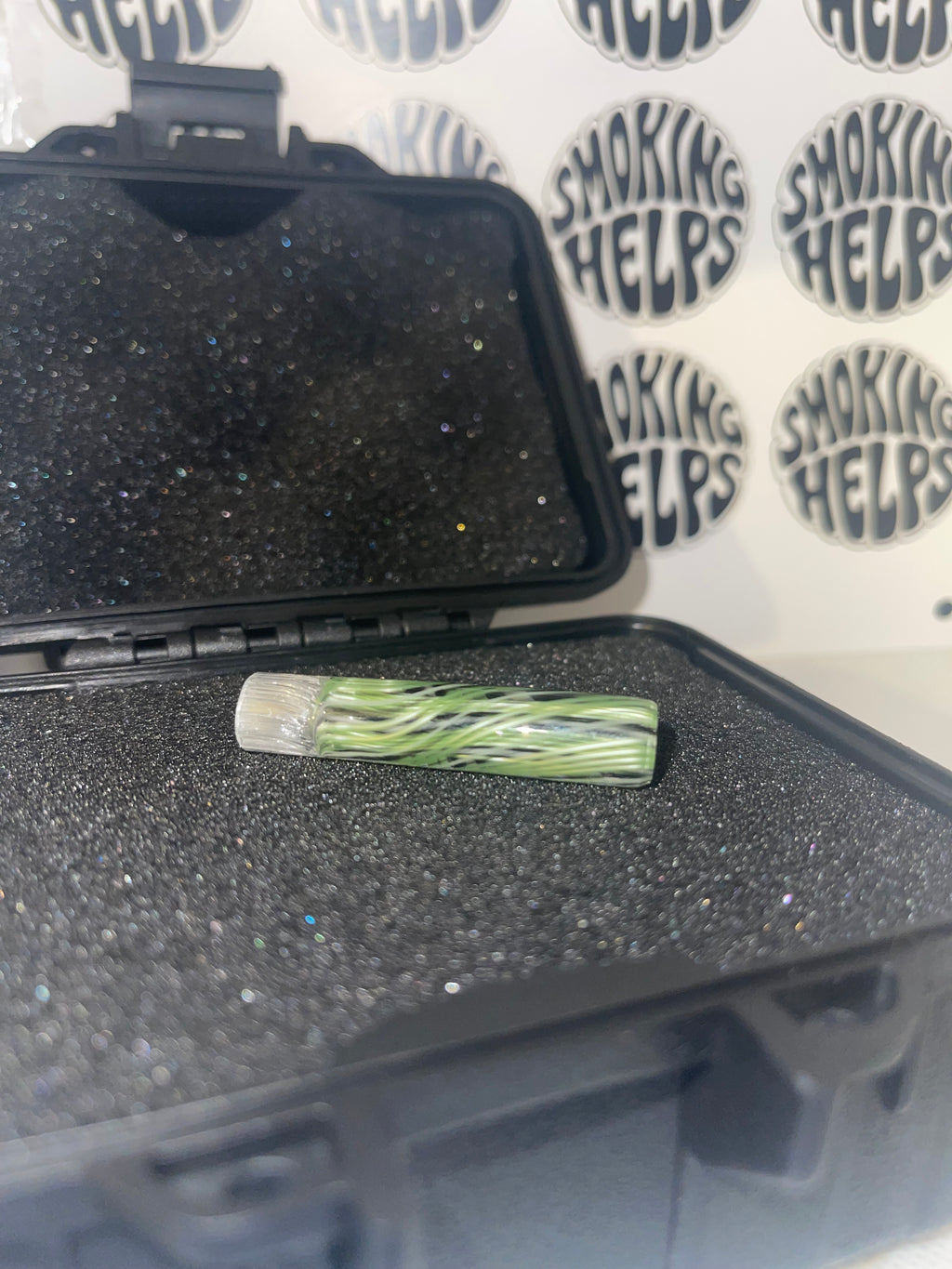 Sabai Glass Tip Dark Green and Black Green Vertical Wave Rettichello Pattern