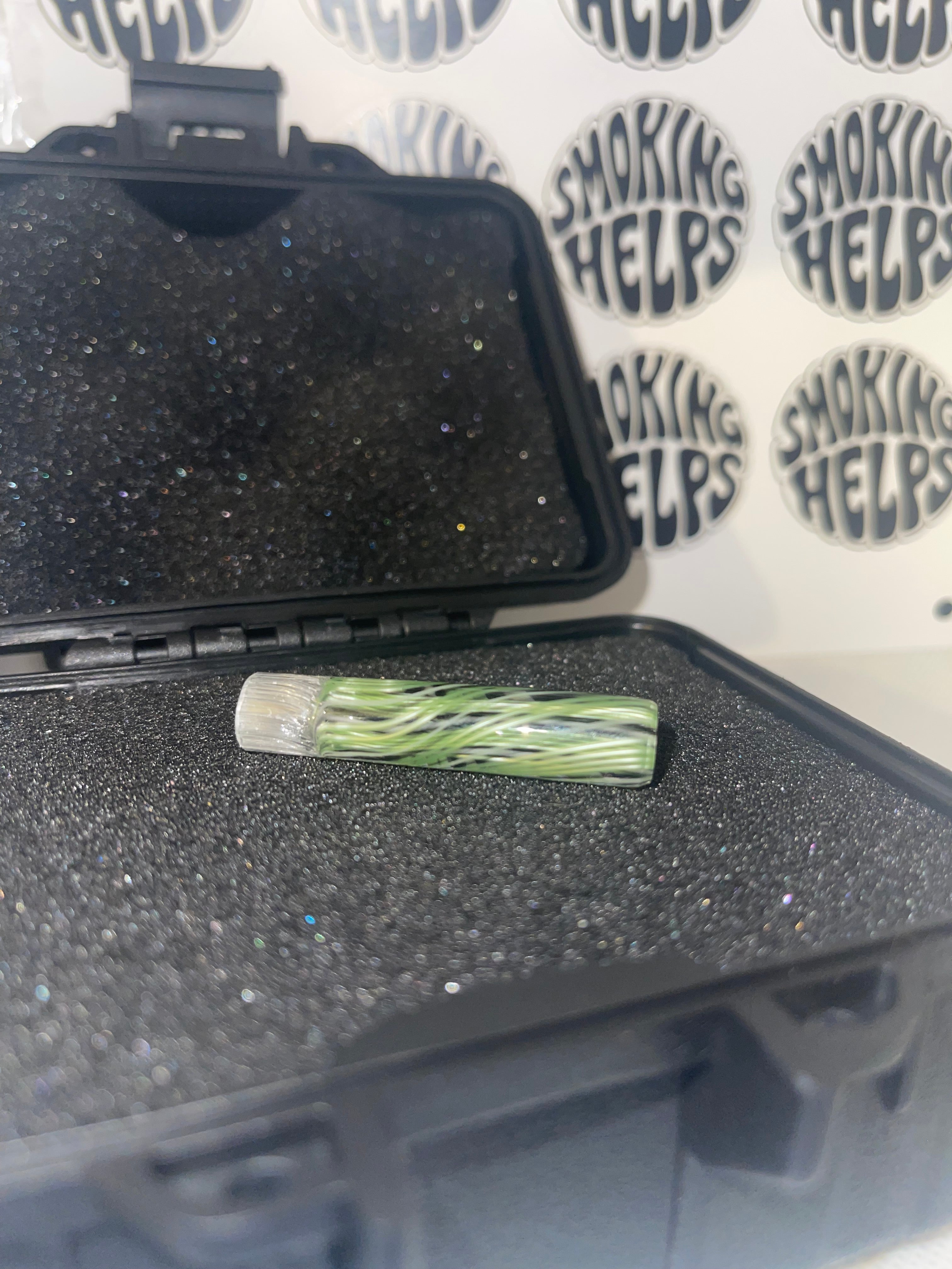 Sabai Glass Tip Dark Green and Black Green Vertical Wave Rettichello Pattern