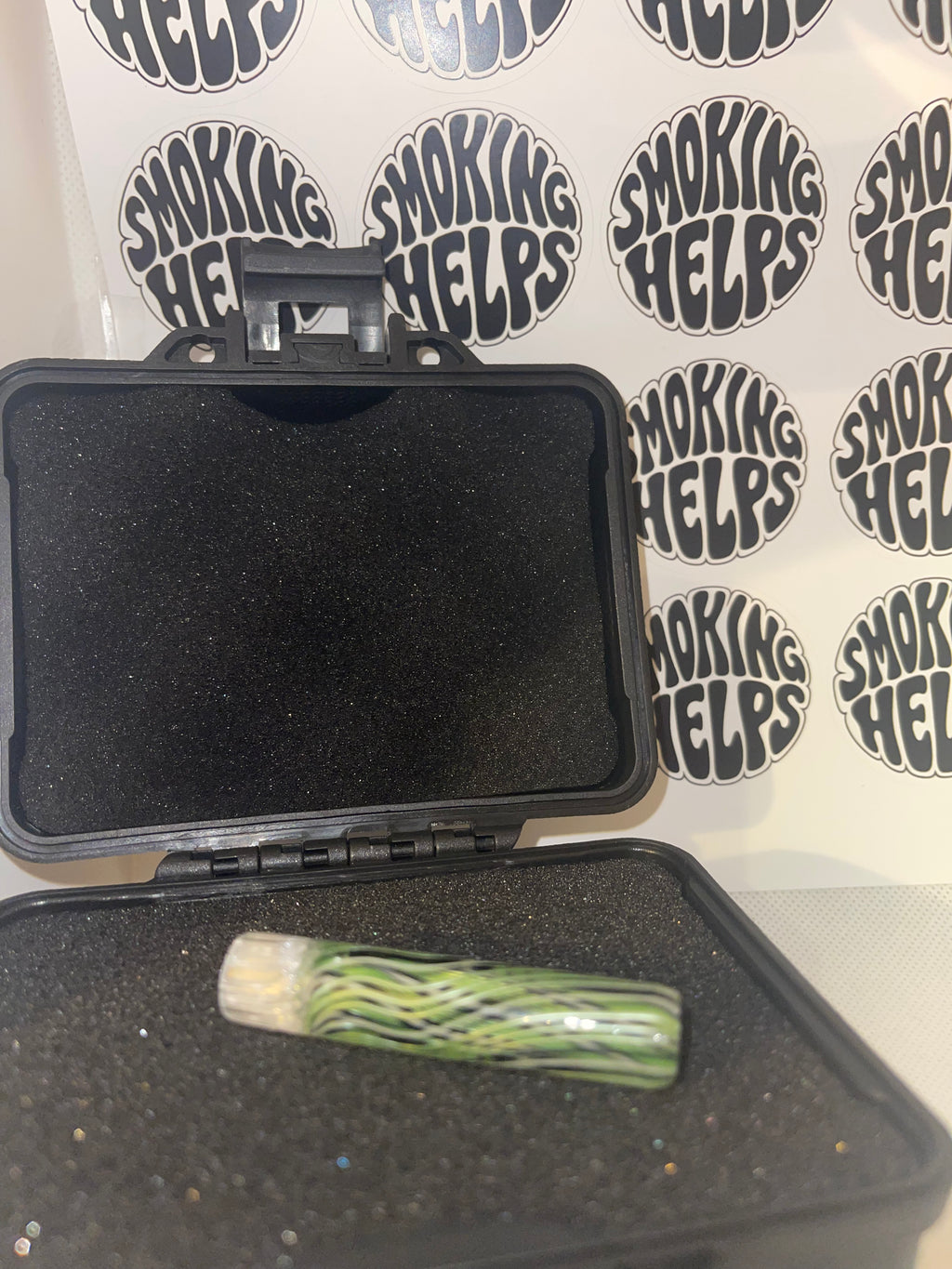 Sabai Glass Tip Dark Green and Black Green Vertical Wave Rettichello Pattern